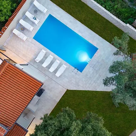 Villa Pietra *