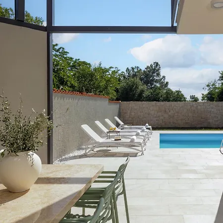 Pietra Villa
